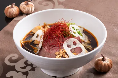 おばけ漂うブラックラーメン