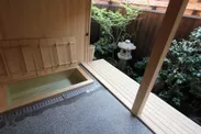 『京都旅庵 然』内観(ひのき風呂)