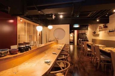 席数100席を超える和の設え(Kai本店)
