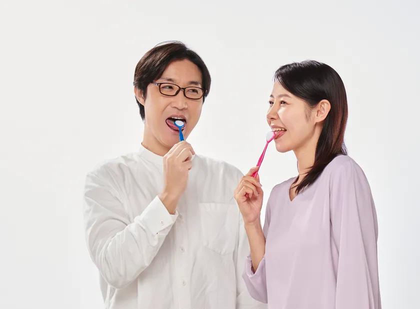 舌ブラシを使った「舌汚れ」対策