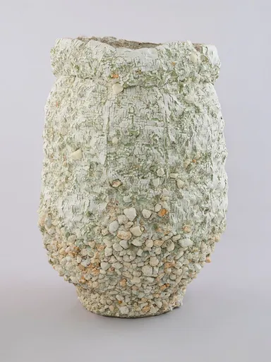 安永 正臣《タイルの器》2026年、H136cm、作家蔵