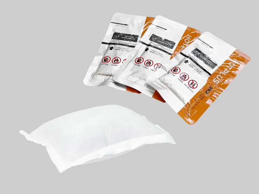 HOTPLUS用の水反応性発熱剤(上)と発熱剤単体(下)：食品や容器、提供方法に応じた組み合わせや、OEM・PB商品化について相談できます