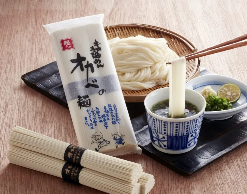 オカベの麺商品とザルイメージ