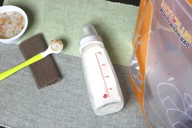 ミルクと離乳食の加温に対応する「HOTPLUS マルチウォームバッグ」
