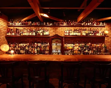 レアな1本も含む、400本のボトルは横浜駅西口随一