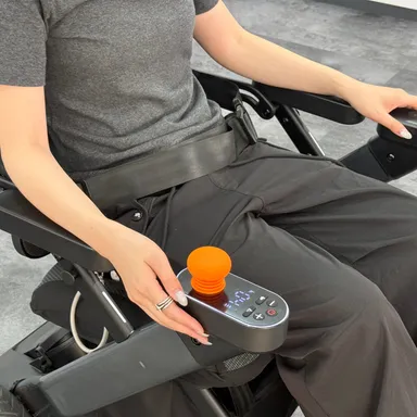 操作はジョイスティック1本