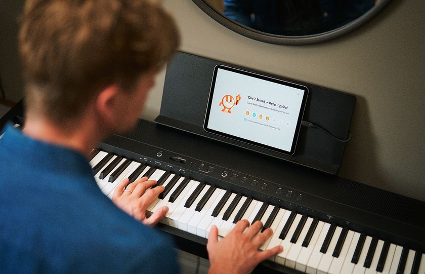 ローランド初のWi-Fi搭載デジタルピアノ『FP-40』と
ピアノ学習アプリ『Piano Sphere』を発表