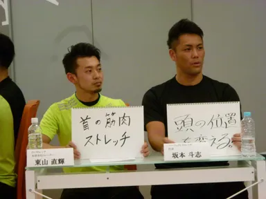 各社が理論を展開