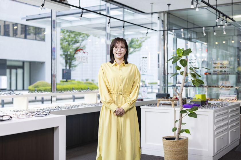 必見！石川佳純さんがレアなメガネ姿でCMを熱演！
武田メガネの新TVCMが9月19日より放映開始