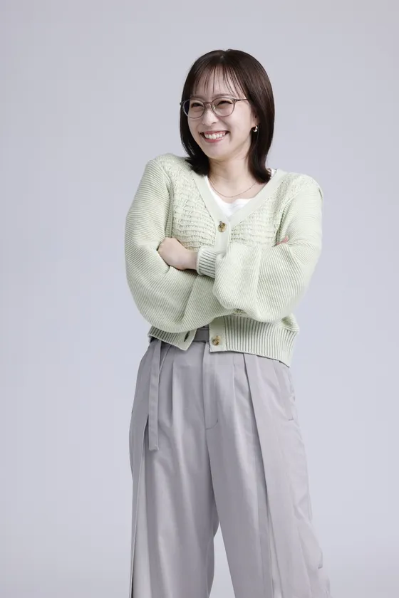 メガネ姿でお茶目な表情を見せる石川佳純さん