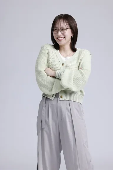 メガネ姿でお茶目な表情を見せる石川佳純さん