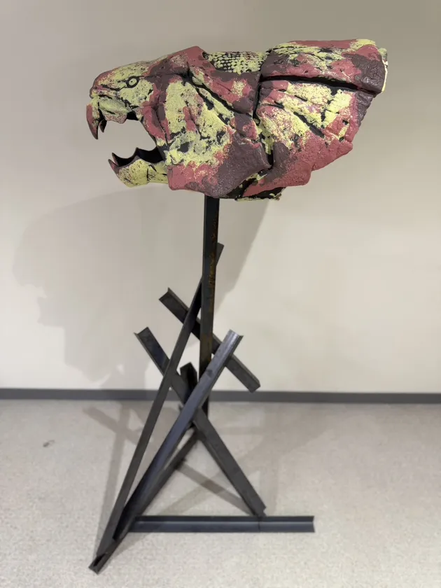 二科展に入選した 誠恵高校卒業生 門倉菜々香さんの作品「刻印」