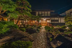 つなぐ宿喜兵衛の外観＋庭園