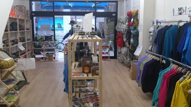 アウトドア用品ショップ