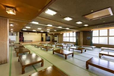 舞台付き大広間