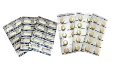 内服治療で使われる薬(左：トラネキサム酸錠　右：シナール錠)