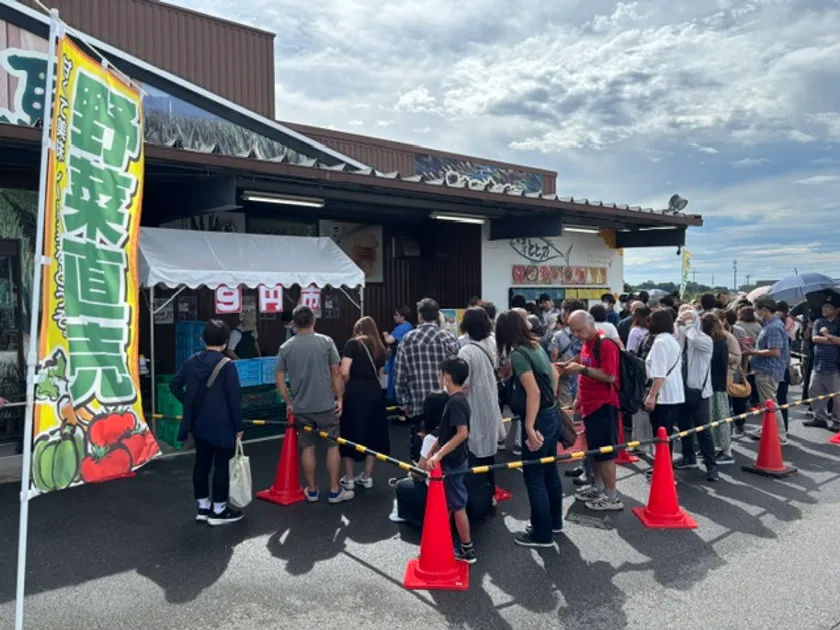 昨年9月14日　9周年祭　創業の日「9円市」の様子
