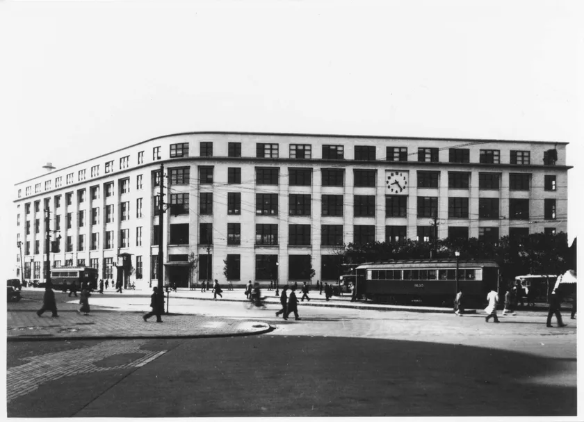 東京中央郵便局外観(1922年撮影、吉田鉄郎設計)