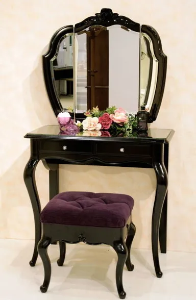 ドレッサーとスツール