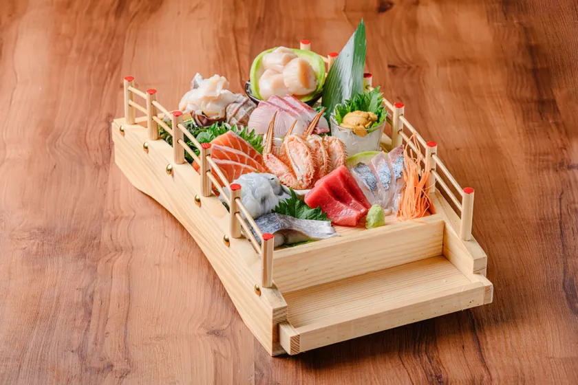その日の仕入れに合わせた鮮魚10点盛り。写真はイメージです。