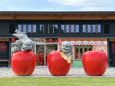 道の駅石川のモニュメント「こまもりんご」