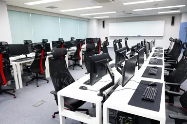 ハイスペック設備を揃えたeスポーツ専用スタジオ