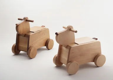 広葉樹を用いた遊具