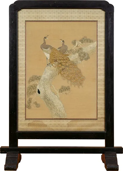 「松に孔雀図刺繍衝立」(九里学園高等学校蔵)【後期展示】