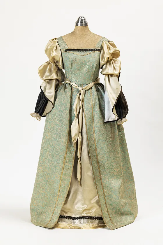 「西洋服飾史レプリカ」(山形県立米沢女子短期大学蔵)【前期展示】