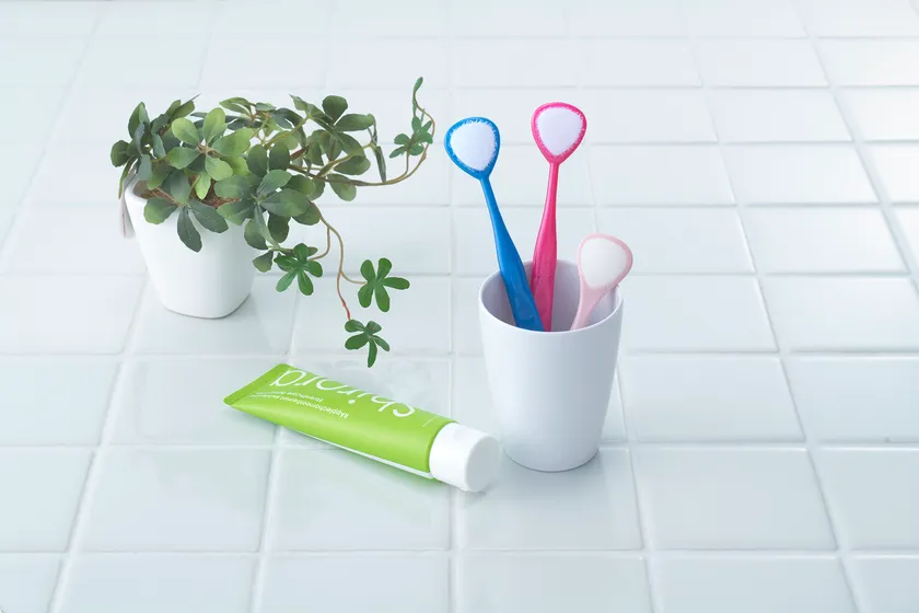 舌ブラシを使った舌ケア