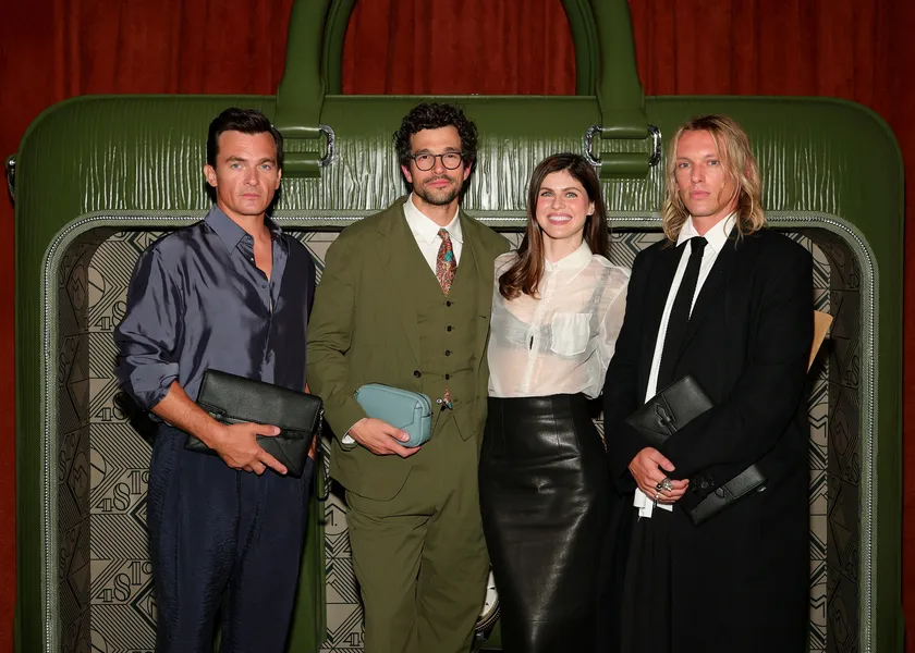 左から、ルパート・フレンド、ポール・アンソニー・ケリー、アレクサンドラ・ダダリオ、ジェイミー・キャンベル・バウアー