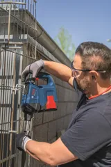 狭い場所でも快適な作業