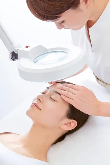 「毛穴と肌チェック」施術イメージ