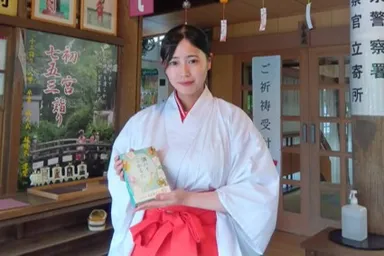 松尾大社の巫女と酒ハイかるた