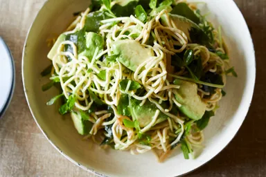 豆腐干、豆苗、アボカドのザーサイナムル