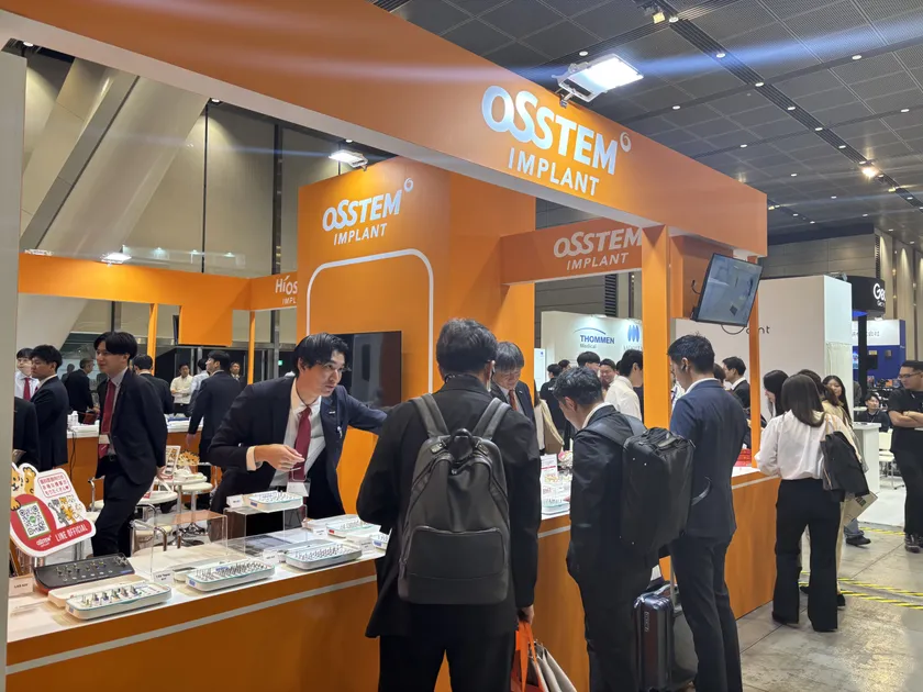 第56回日本口腔インプラント学会学術大会に出展したOSSTEM JAPANブース。