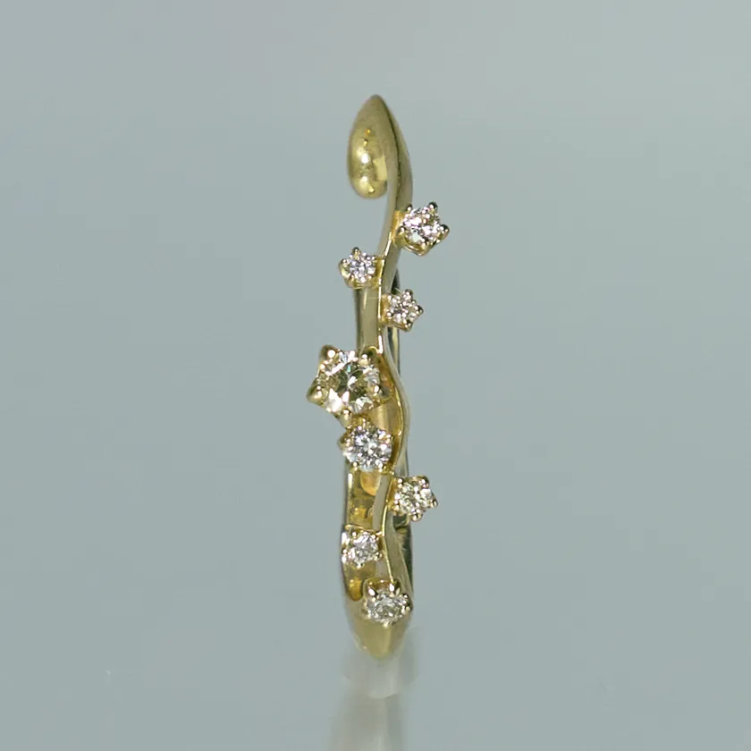 〈DUE DONNE〉Pioggia di Luce TACCO ダイヤモンドイヤーカフ K18YG ダイヤモンド 363,000円/K10YG ダイヤモンド 198,000円(税込)