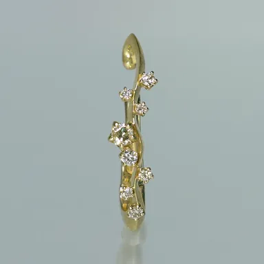 〈DUE DONNE〉Pioggia di Luce TACCO ダイヤモンドイヤーカフ K18YG ダイヤモンド 363,000円／K10YG ダイヤモンド 198,000円（税込）