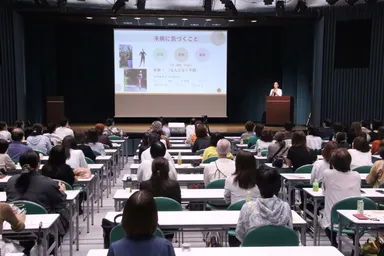 石原新菜先生の講演