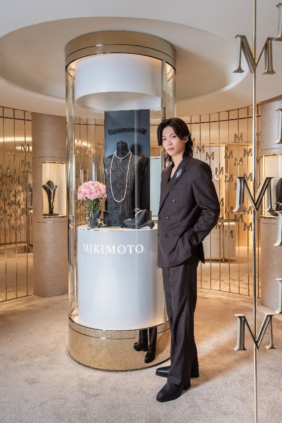 MIKIMOTO ランドマーク香港にて 大型コンセプトストアをオープン！ 開店を祝し神宮寺勇太さんが香港初来訪