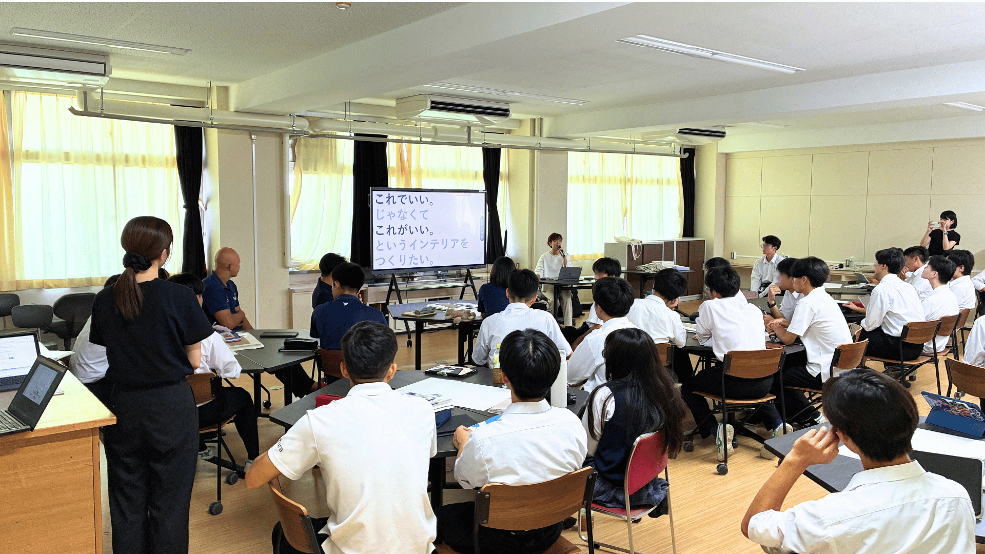 「脱グレージュ」に高校生が挑戦！オーダーカーテンのジアスが 地元・大宮科学技術高校で産学連携授業を実施