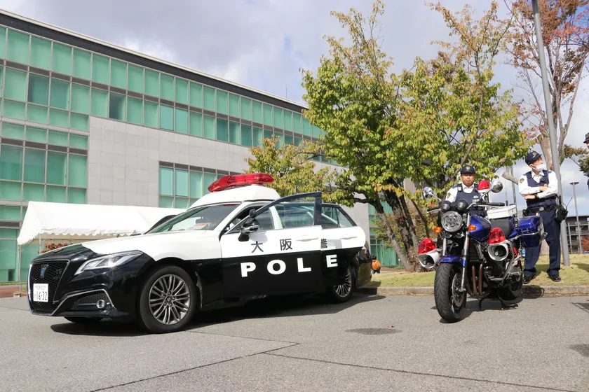 大学祭にて警察車両の展示および広報啓発ブースを出展1