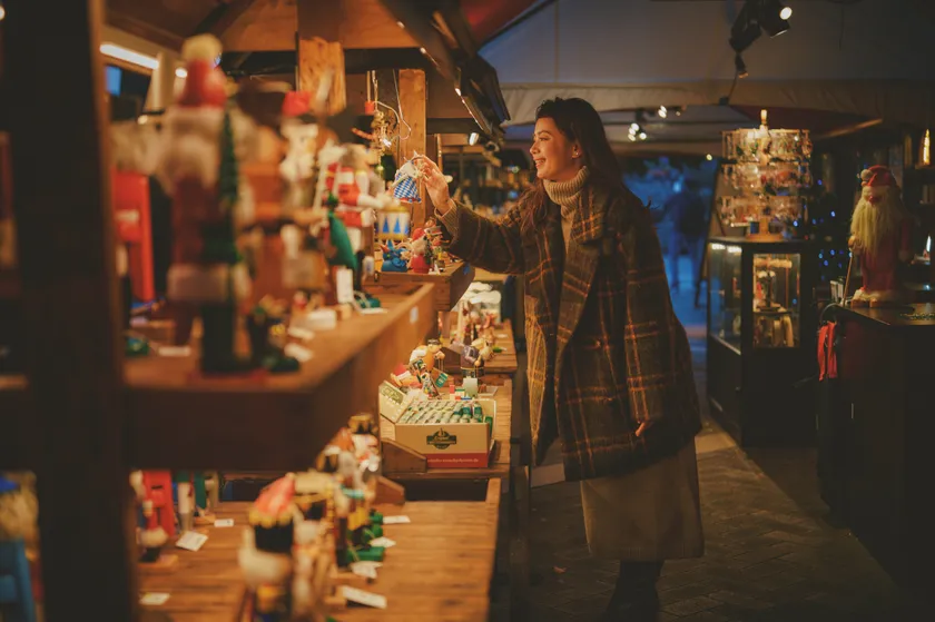 クリスマスマーケットでお気に入りのアイテムを探す楽しみ