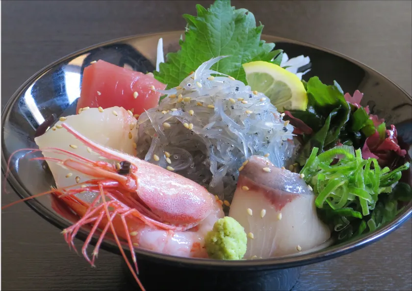生しらす丼1,580円