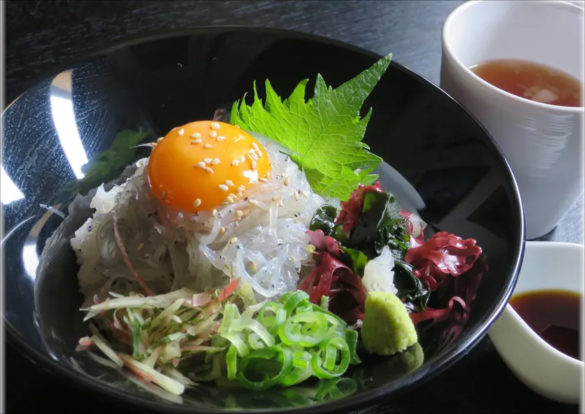 生しらす丼1,280円