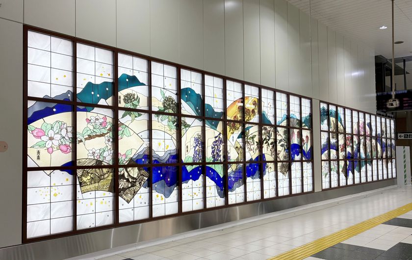 JR上野駅の大型ステンドグラス　
平山郁夫原画・監修「昭和六十年春 ふる里・日本の華」
新幹線改札内に移設し10月7日(水)から公開