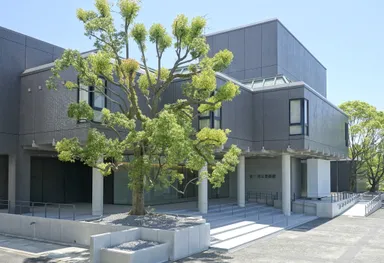 佐賀県立美術館