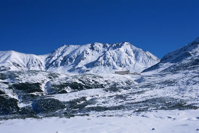 新雪に包まれた立山連峰