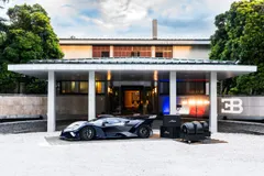 会場エントランスに展示されたBUGATTI BOLIDE