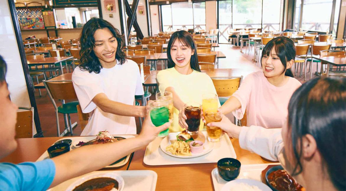 六甲山アスレチックパークGREENIA（グリーニア） 今年度の感謝を込めて 「人気のオリジナルビーフカレー」を 半額料金でご提供！ 秋の三大お得キャンペーン第三弾！